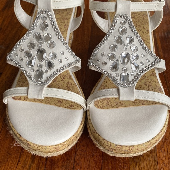 Jewels Princess Dress Shoes for Girls - Picture 2 of 15